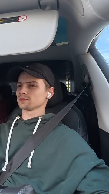 Штурвал в Tesla такси