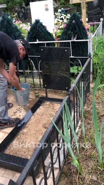 Отмываю памятники на могилах ДО БЛЕСКА! В конце видео результат!
