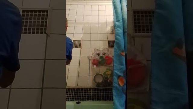 как стрелять из водяного автомата