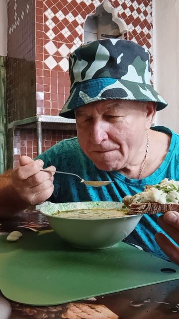 На обед кисель и щи со сметаной. Приятного всем аппетита.