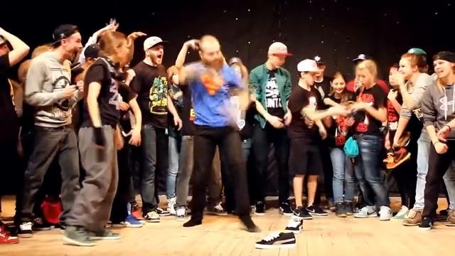 KRUMP Break Dance Battle For WEARHEAD