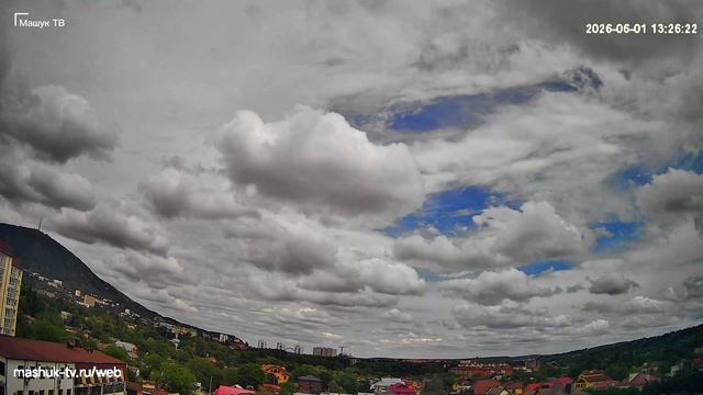 Красивое движение облаков в первый день лета. Таймлапс в Пятигорске с видом на Машук. Видео с вебка