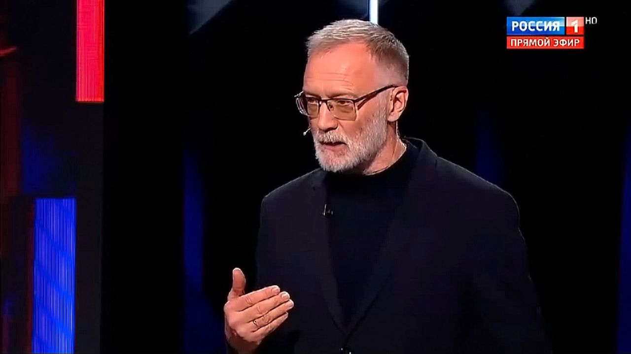 Явно конфликтуют два подхода. Россия как бизнес-проект и Россия как Родина, цивилизация и судьба