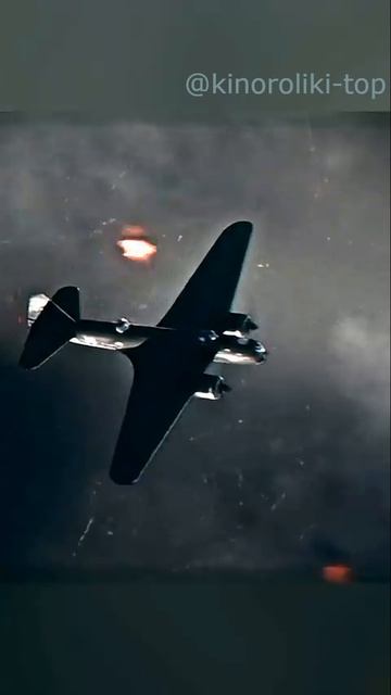 В 1941 году летят бомбить Берлин #фильмы #кино #сериал