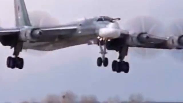 Ту-95 сбросил Царь-бомбу в пятьдесят мегатонн и едва не сгорел в небе