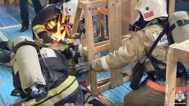 Лучшее звено газодымозащитной службы определили в Новосибирской области