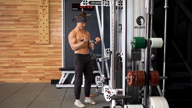 Cable Bicep Curl | Бицепс скручивания в кроссовере