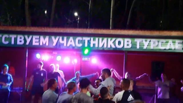 Не уроните судью!