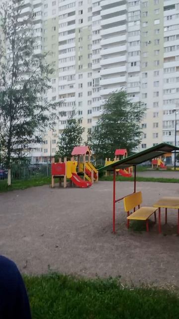 пытается снять 1 серию сериала