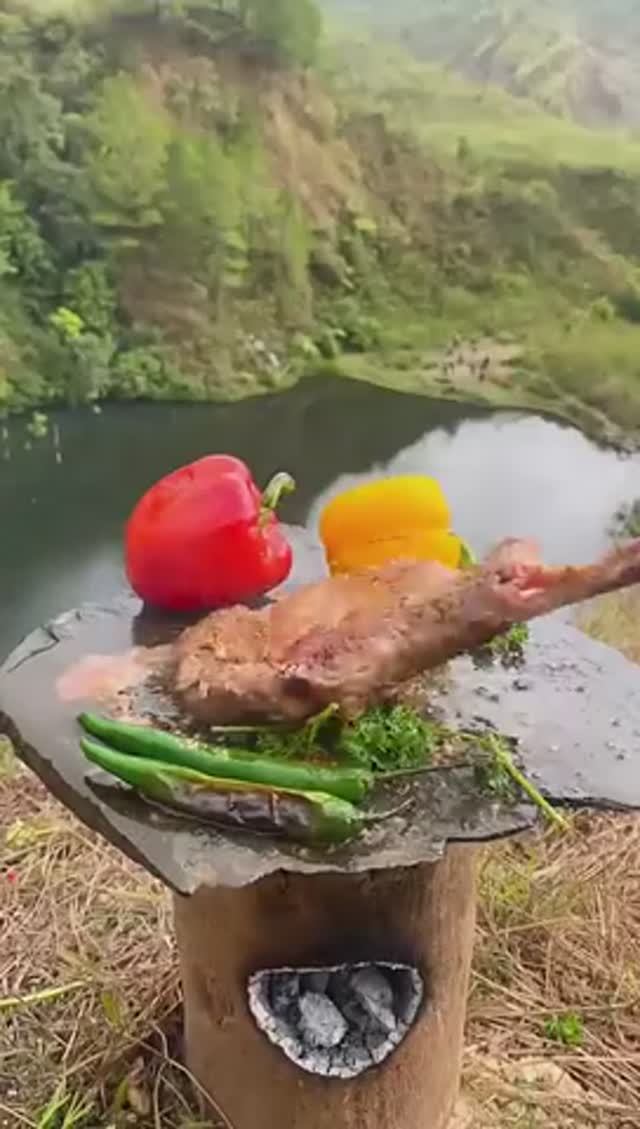 Походный лайфхак: стейк с лапшой за 10 минут  #steak #campingfood #outdoorcooking #поход #мангал