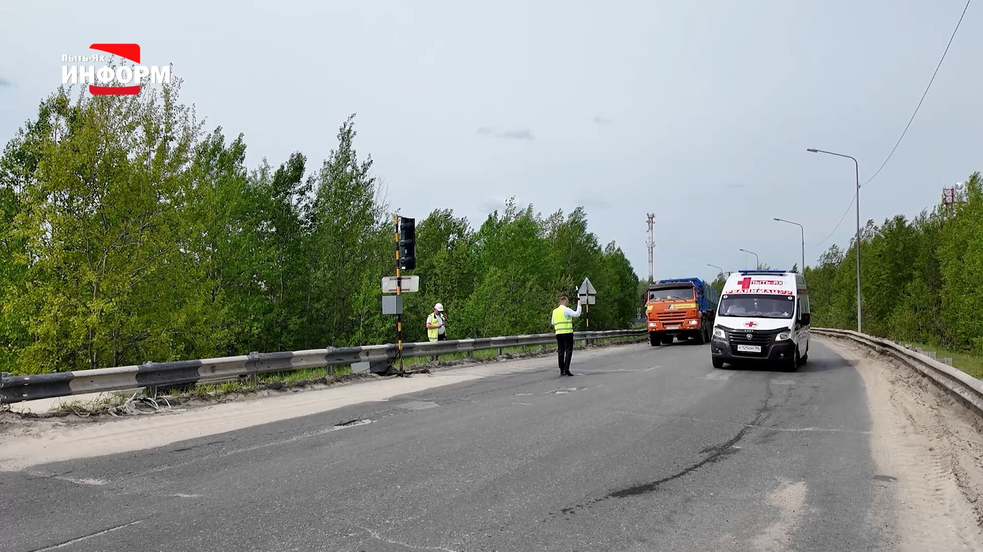 Регулировали движение по временному путепроводу в ручном режиме