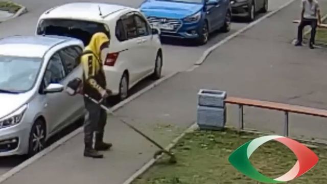 Камушки летят )