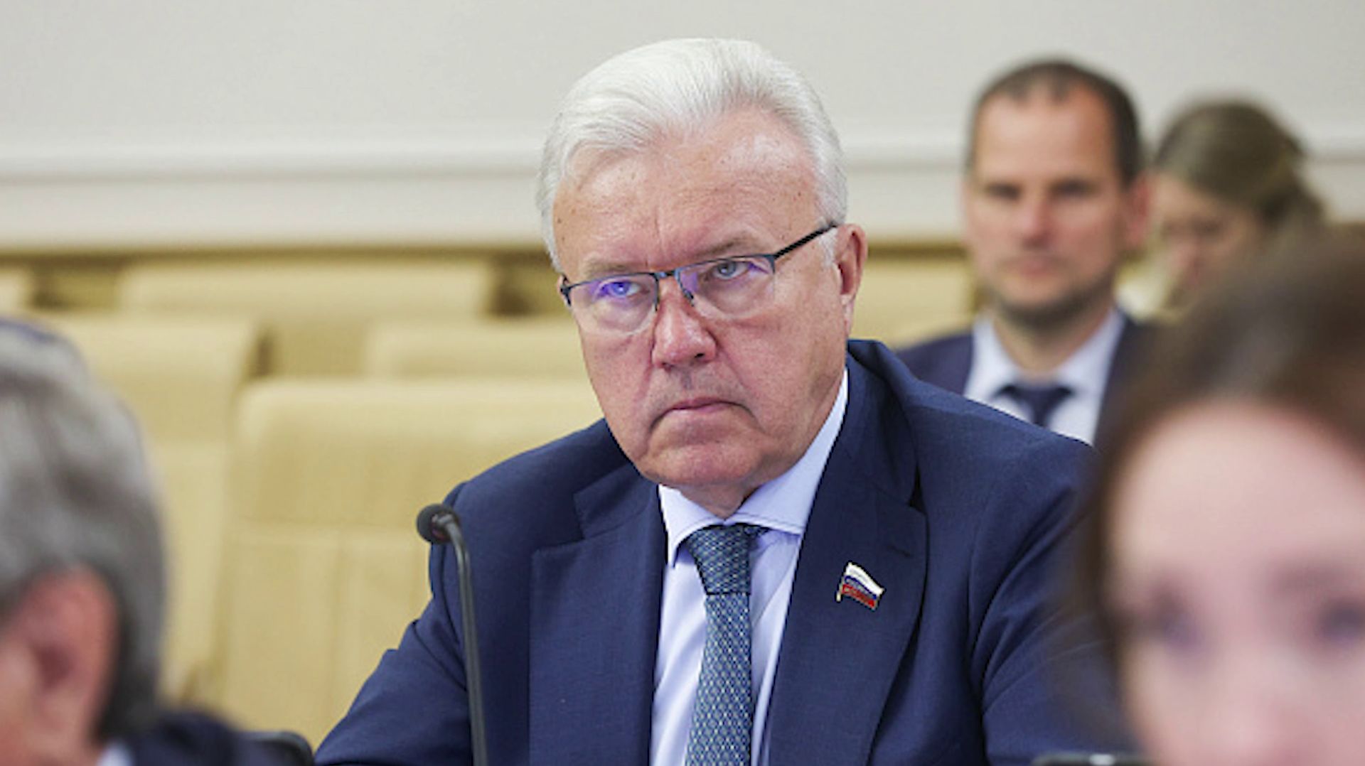АЛЕКСАНДР УСС ЗАВЕРШАЕТ СВОЮ ПОЛИТИЧЕСКУЮ КАРЬЕРУ