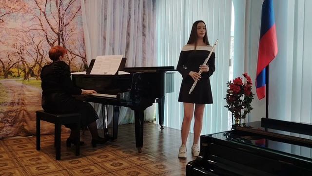 Папирная Юлиана 15 лет 
4 год об.
А. Вивальди 