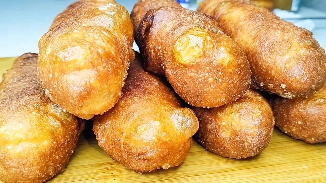 Домашние сосиски в тесте жареные на сковороде🌭