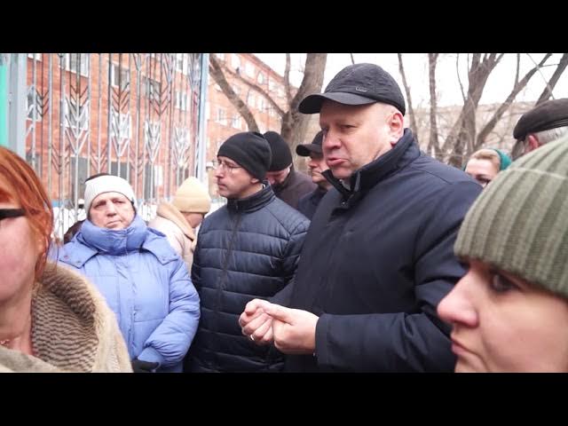 Честное мэрское. Омские власти в принудительном порядке выселяют жильцов аварийного дома .