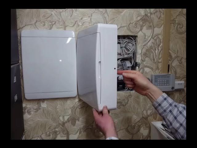 Щит слаботочки, с двойным дном. И всё разместилось....