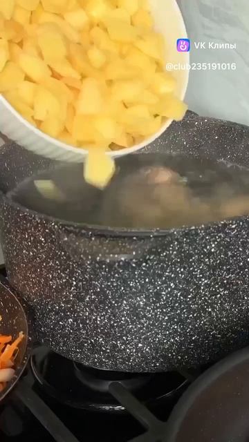 Сливочный Суп с Лисичками
⠀