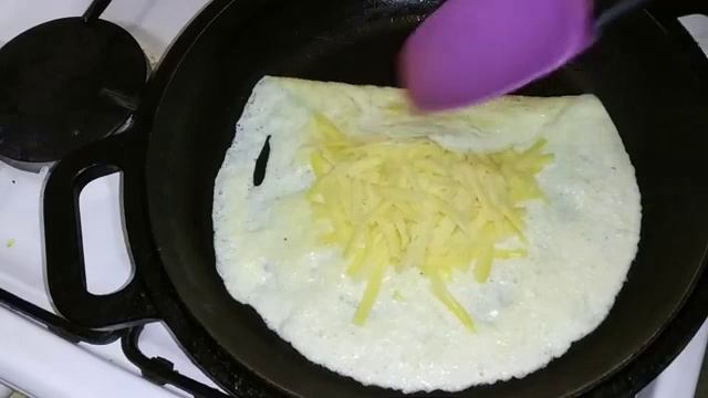 Готовлю яичные блинчики с сыром на завтрак. Обзор.