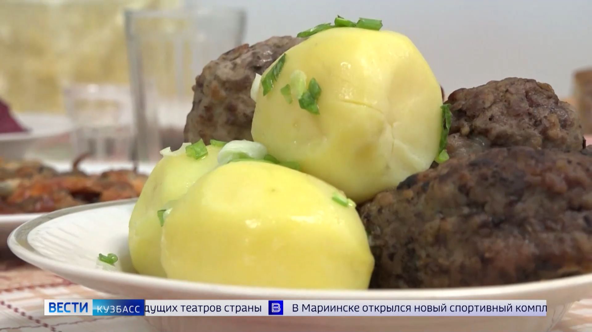 Вместо бургера котлетник: как общепит поможет очистить русский язык?