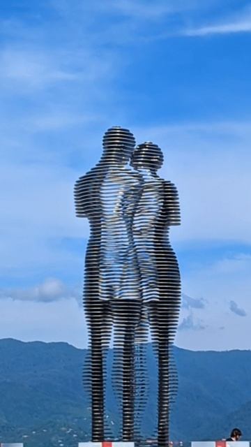 Грузия. Батуми. Али и Нино, Скульптура