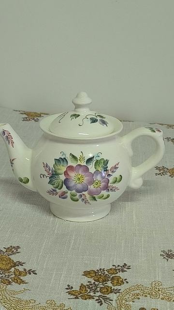 Чайник Шиповник Семикаракорская керамика