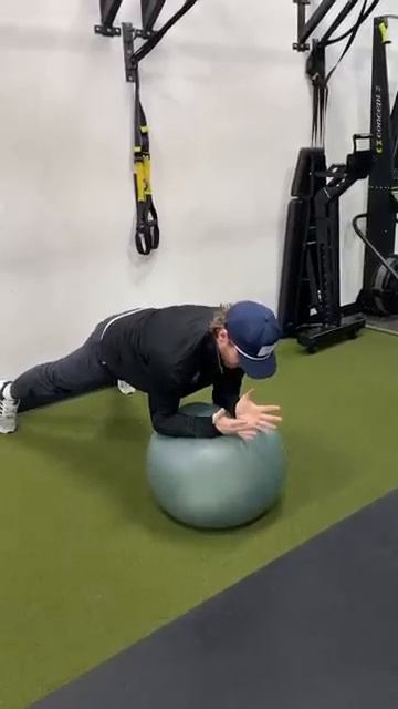 Stability Ball Plank Circles | Вращения на фитболле в планке