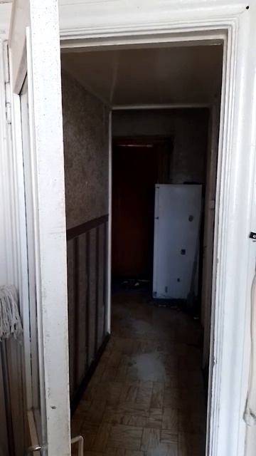 Сосед по коммуналке курнул - можно открыть форточки ненадолго! Иначе всё в окна! (( Так и мучаемся!