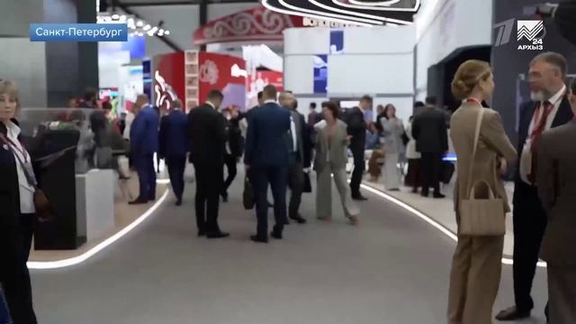 Глава КЧР Рашид Темрезов работает на XXIX Петербургском международном экономическом форуме