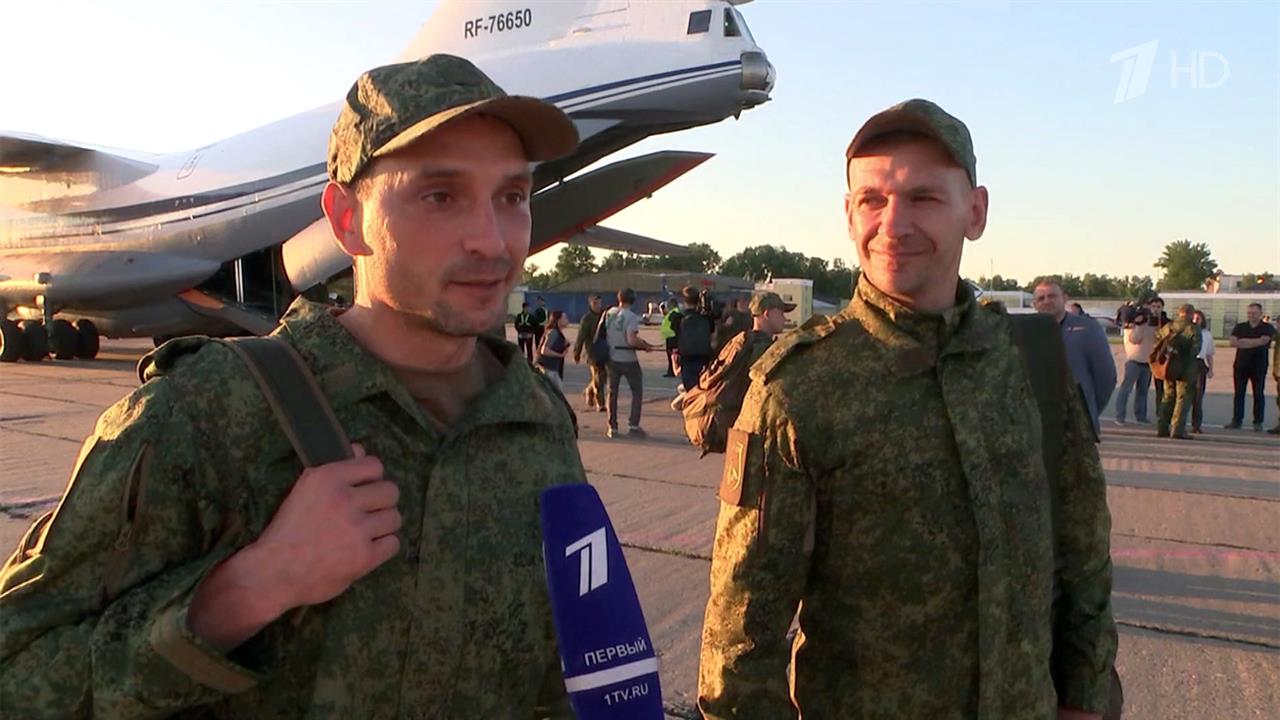 185 российских военных возвращаются на Родину с подконтрольной Киеву территории.