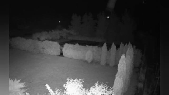 📹🚀На камеры видеонаблюдения попал ночной удар ракетой Искандера с кассетной БЧ по цели в Харькове…