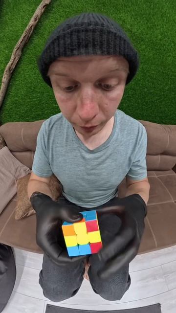 А вы умеете собирать кубик-рубик?😅