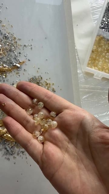 Создание картины из эпоксидной смолы и натуральных камней