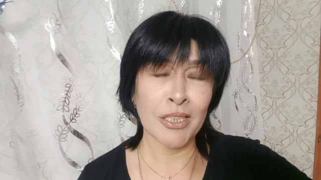 впервые за 54 года накрасила ресницы
