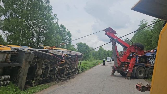 Грузовой эвакуатор и АВТОКран НЕВАЛЯШКА