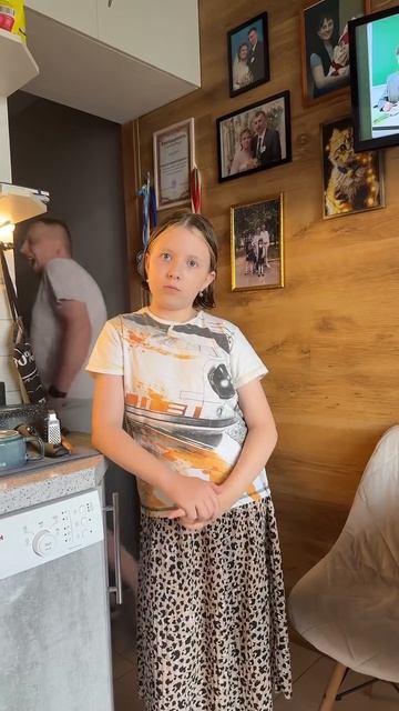 На ногу плюнула...