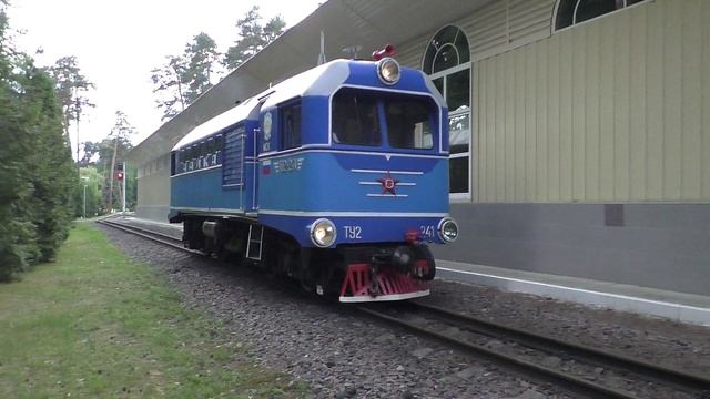 Движение поездов и маневровые передвижения на Московской детской ж/д, ст. Пионерская.