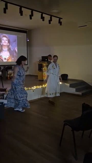 Танец сотрудниц коллектива МНШУ из Праги