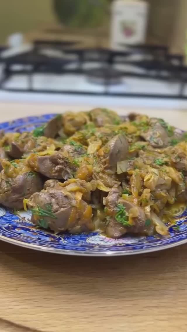 Капуста с куриной печенью.