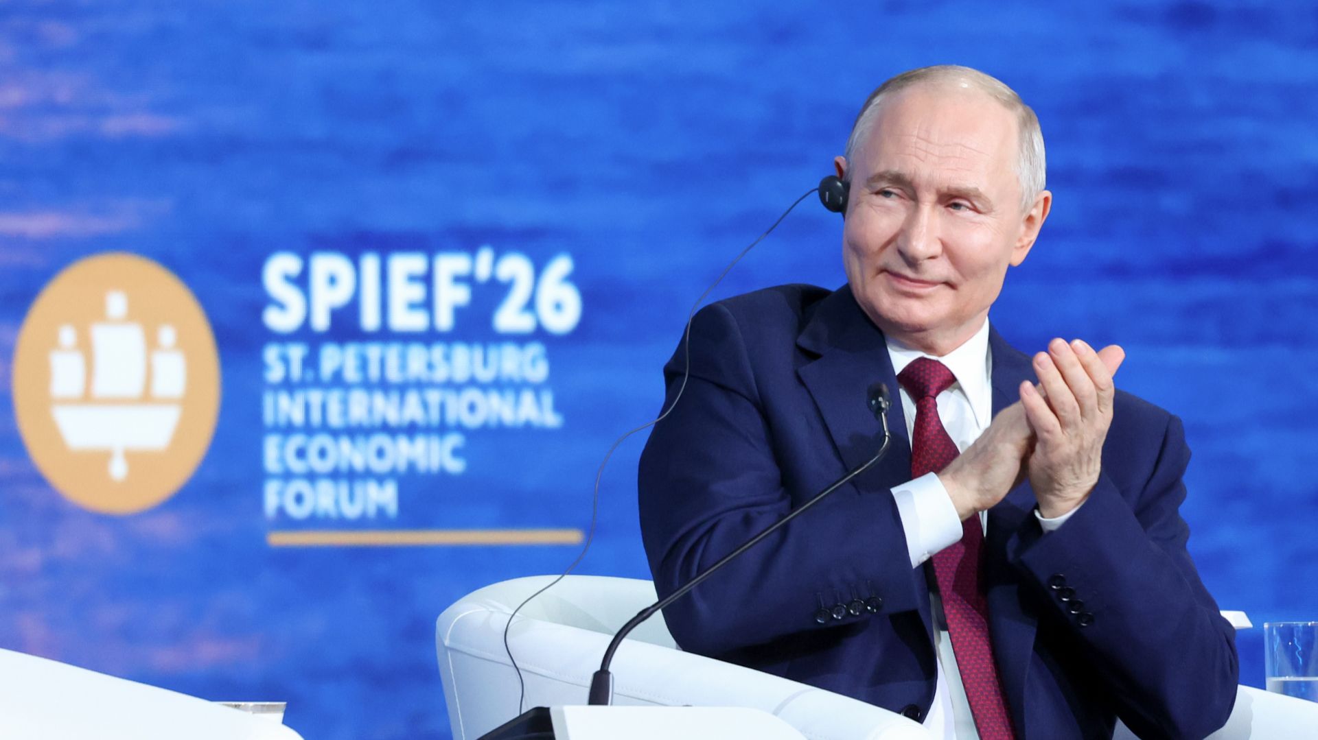 Владимир Путин на пленарном заседании ПМЭФ-2026