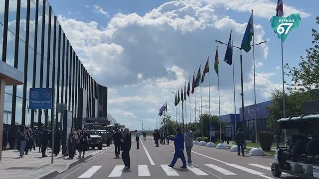 Губернатор Смоленской области Василий Анохин подписал ряд соглашений в рамках ПМЭФ