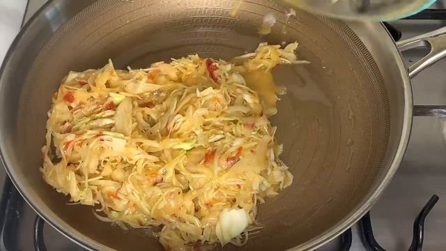 Если есть КАПУСТА И 2 ЯЙЦА! результат будет Потрясающий! Вкуснее, чем Пицца! Просто вылейте 2 Яйца..