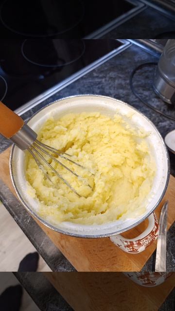 картофельное пюре и медальоны из свинины!)