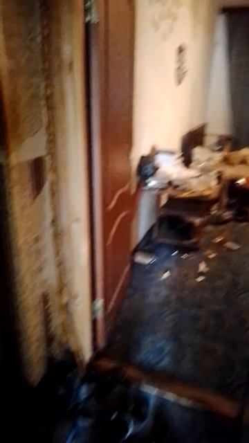 Думаю соседа по коммуналке никто не лечит, потому, что трезвый он ещё хуже.) Помогите уехать, Pls!