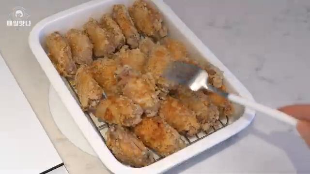 Захватывающее внимание Приготовление курицы с печенью в медовом масле и куриными крылышками