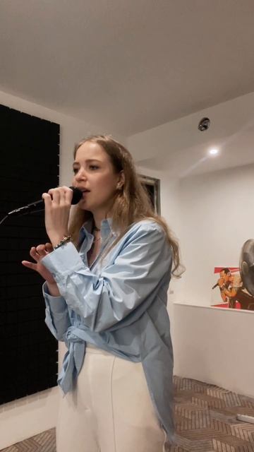 Начали работать над новой песней 🥰

#vocal #livemusic #singing #живойзвук #вокал