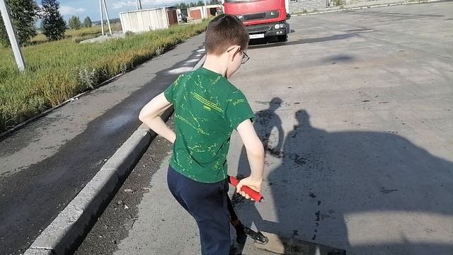 Трюки на трюковом самокате возле Челябенска1