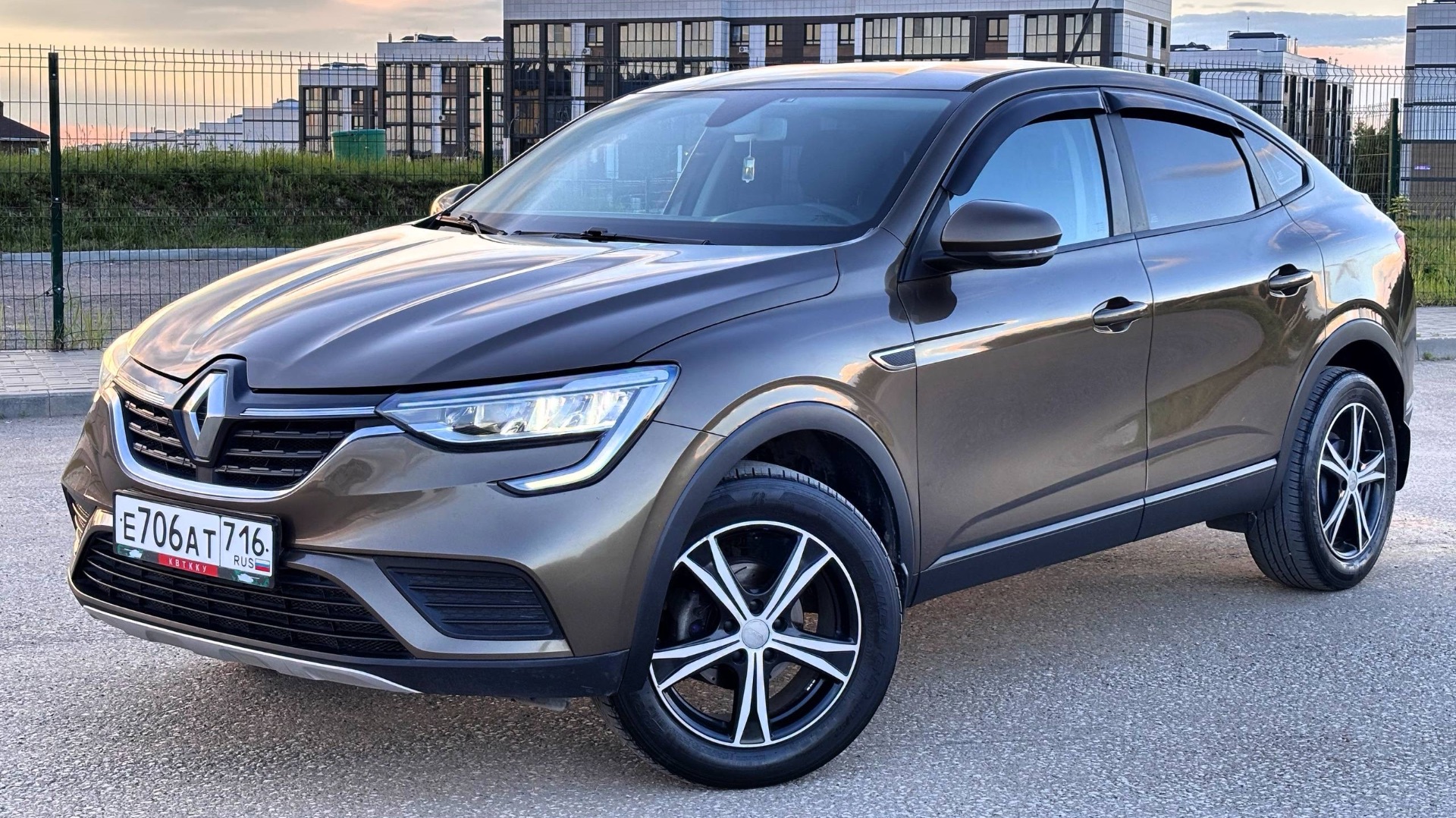 RENAULT ARKANA 2019 1.6МТ полный привод