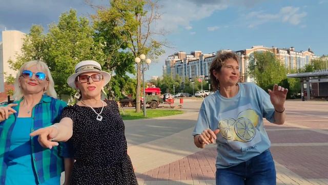 5 июня.А снежинки тают....
