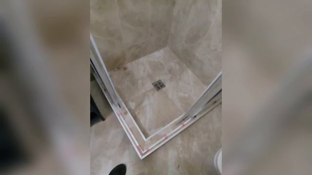 Стеклянная душевая кабина с раздвижными дверьми